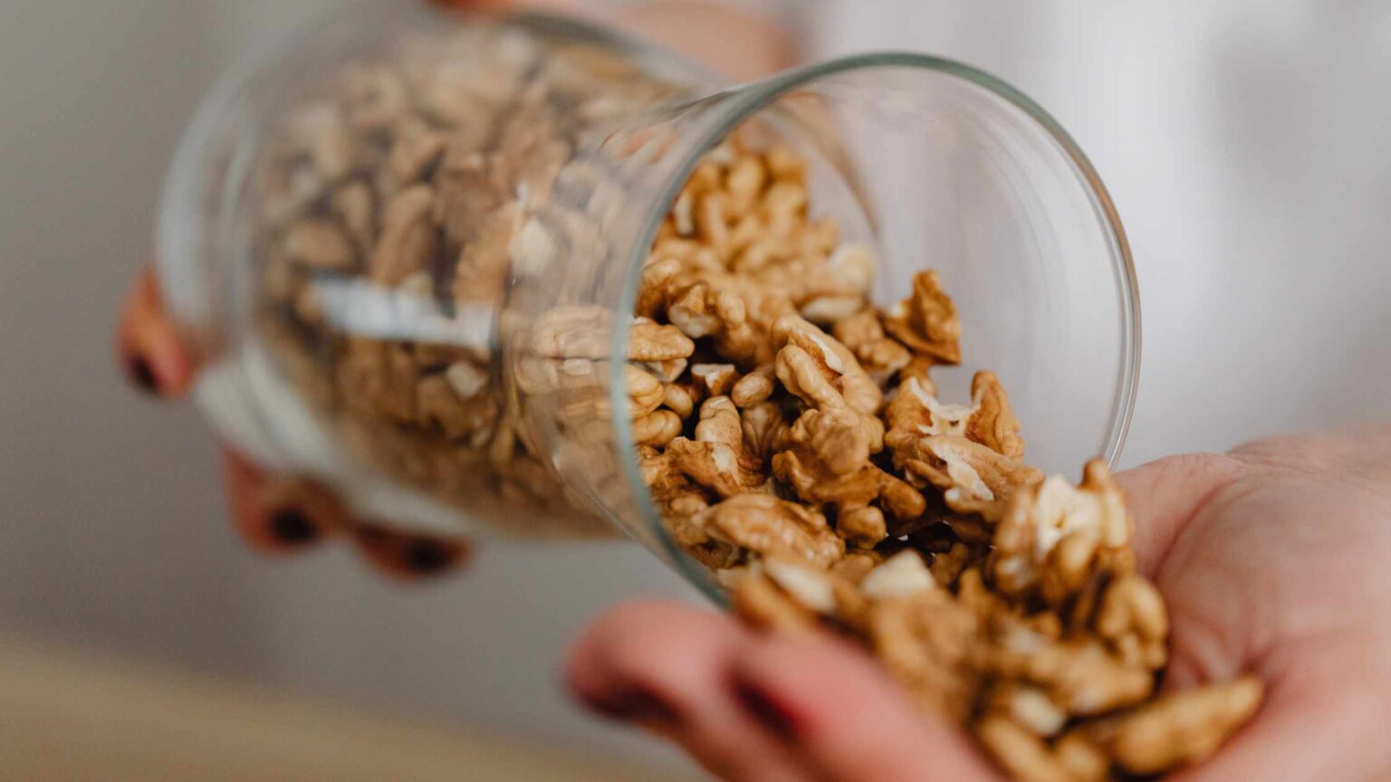 How Walnuts Help Your Body. You will be Surprised Reading This