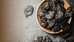 A daily serving of five to six prunes, part of the prunes health benefits portion guide