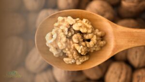 Fresh shelled walnuts showing the walnut benefits of a brain-supporting daily snack